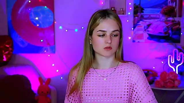 Snapshot of DeboraLarson chatting on 03-21-25, 07:55 DeboraLarson online show from 03-21-25, 07:55