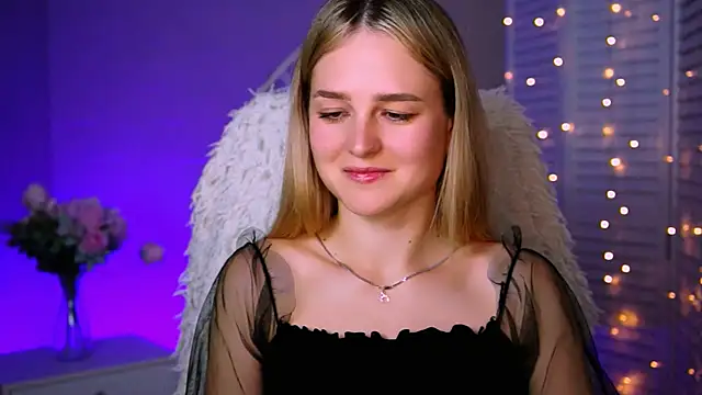 Snapshot of DeboraLarson chatting on 10-07-25, 05:52 DeboraLarson online show from 10-07-25, 05:52