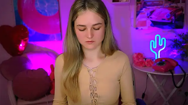 Snapshot of DeboraLarson chatting on 03-11-25, 04:19 DeboraLarson online show from 03-11-25, 04:19