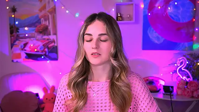 Snapshot of DeboraLarson chatting on 02-17-25, 07:33 DeboraLarson online show from 02-17-25, 07:33