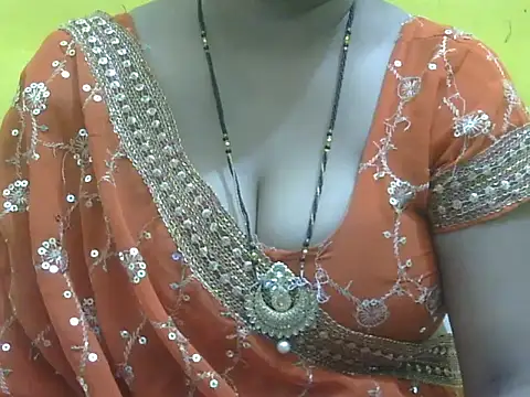 Snapshot of HOT-SEEMAA chatting on 05-15-26, 06:39 HOT-SEEMAA online show from 05-15-26, 06:39