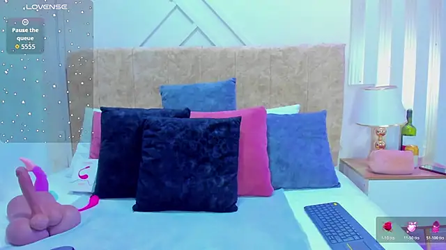 ashley  foxx  online show from 10-28-25, 02:05