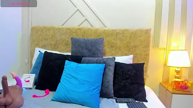 ashley  foxx  online show from 11-19-25, 01:55