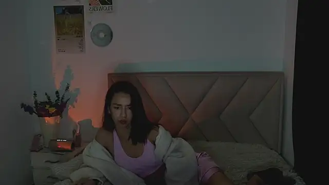 Snapshot of Bonnieshyy chatting on 05-29-26, 06:19 Bonnieshyy online show from 05-29-26, 06:19