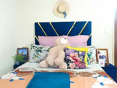 veronica1xxx online show from 10-20-25, 07:14