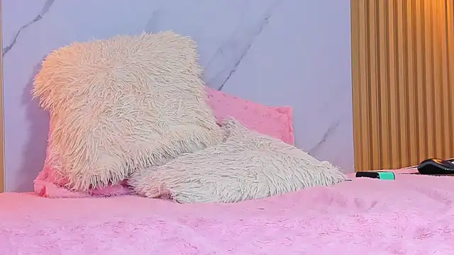 Snapshot of miss_Ari chatting on 12-24-24, 01:16 miss Ari online show from 12-24-24, 01:16