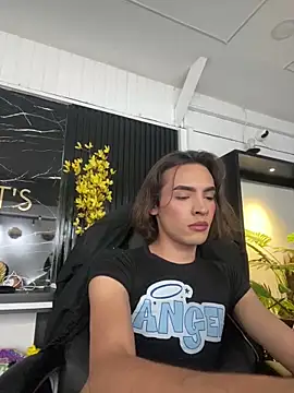 Snapshot of miss_Ari chatting on 03-13-25, 08:32 miss Ari online show from 03-13-25, 08:32