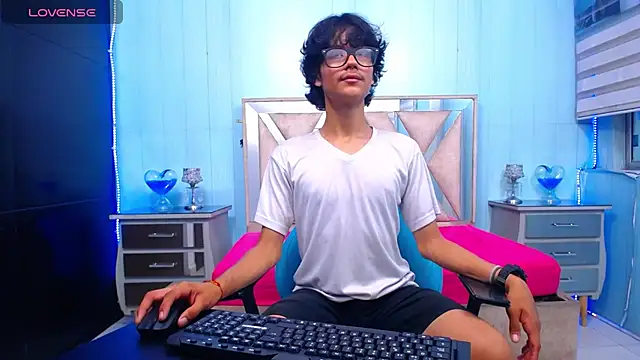 Snapshot of andy_staar chatting on 09-29-25, 11:16 andy staar online show from 09-29-25, 11:16