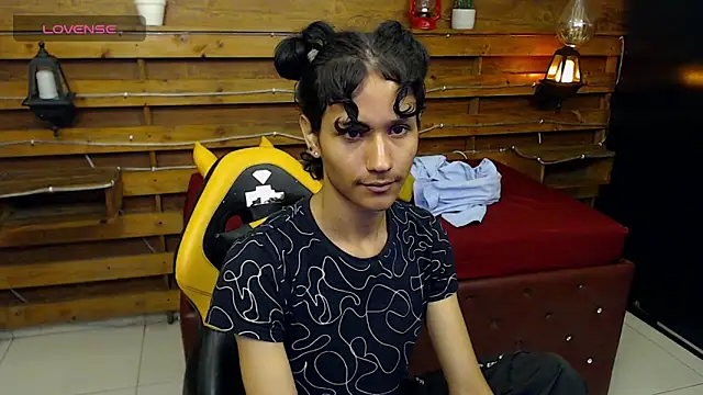 Snapshot of andy_staar chatting on 10-11-25, 11:22 andy staar online show from 10-11-25, 11:22