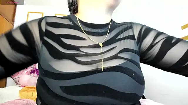 Snapshot of candiapole chatting on 05-20-26, 02:03 candiapole online show from 05-20-26, 02:03