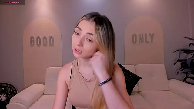 StacyWoods online show from 06-10-26, 11:55