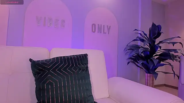 StacyWoods online show from 04-11-26, 11:36