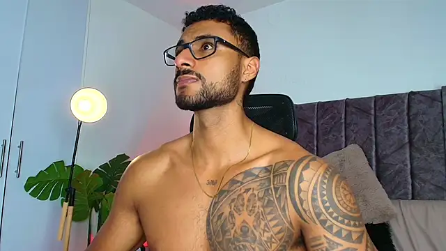 LiamGarcia1 online show from 11-11-25, 02:34