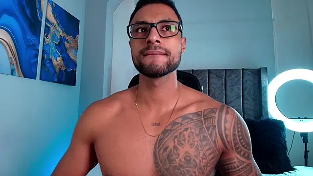 Snapshot of LiamGarcia1 chatting on 04-20-26, 03:35 LiamGarcia1 online show from 04-20-26, 03:35