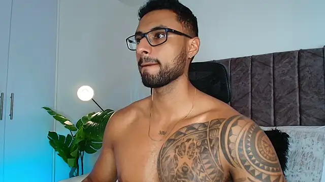 Snapshot of LiamGarcia1 chatting on 10-07-25, 02:40 LiamGarcia1 online show from 10-07-25, 02:40
