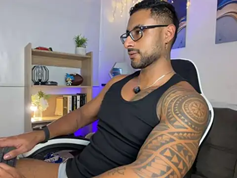 Snapshot of LiamGarcia1 chatting on 07-17-26, 07:33 LiamGarcia1 online show from 07-17-26, 07:33