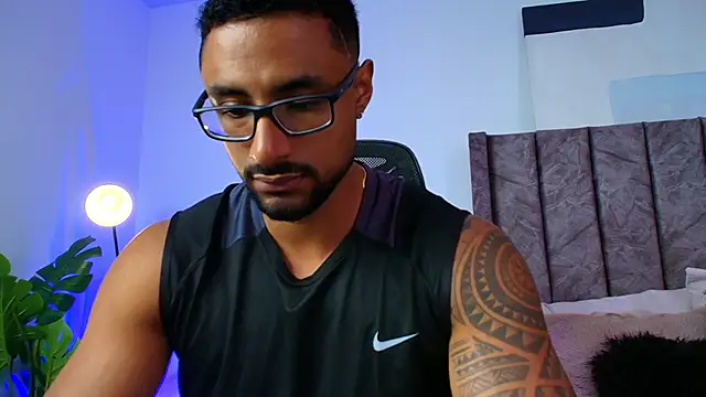 LiamGarcia1 online show from 12-05-25, 03:43