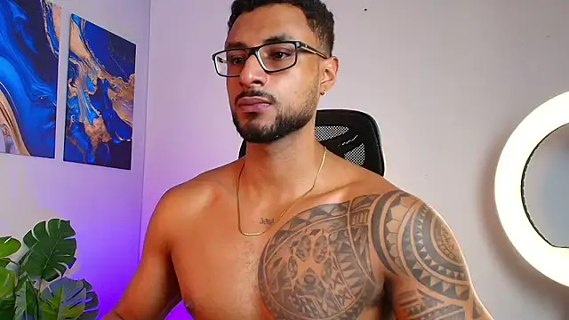 Snapshot of LiamGarcia1 chatting on 09-16-25, 12:33 LiamGarcia1 online show from 09-16-25, 12:33