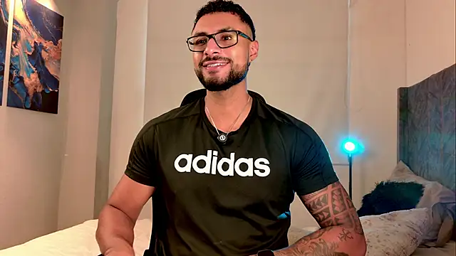 Snapshot of LiamGarcia1 chatting on 06-17-26, 02:16 LiamGarcia1 online show from 06-17-26, 02:16