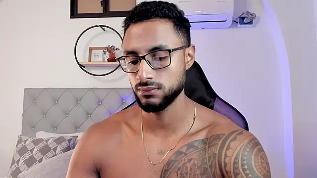 Snapshot of LiamGarcia1 chatting on 02-20-25, 12:25 LiamGarcia1 online show from 02-20-25, 12:25