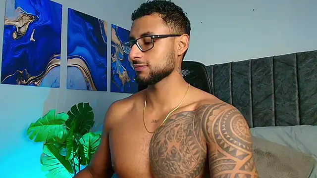 Snapshot of LiamGarcia1 chatting on 09-20-25, 02:00 LiamGarcia1 online show from 09-20-25, 02:00