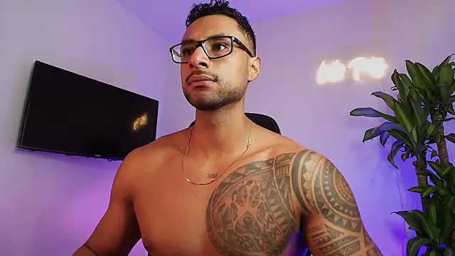 LiamGarcia1 online show from 12-18-25, 03:16