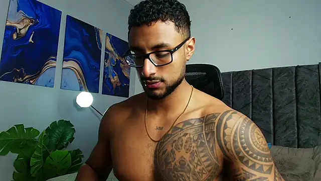 Snapshot of LiamGarcia1 chatting on 09-12-25, 01:28 LiamGarcia1 online show from 09-12-25, 01:28