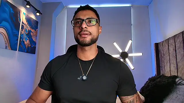 Snapshot of LiamGarcia1 chatting on 05-15-26, 04:38 LiamGarcia1 online show from 05-15-26, 04:38