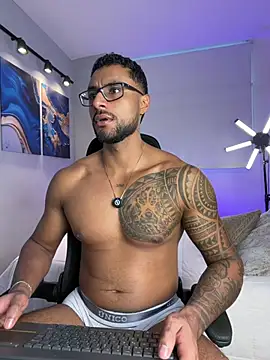 Snapshot of LiamGarcia1 chatting on 05-19-26, 02:46 LiamGarcia1 online show from 05-19-26, 02:46