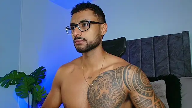 LiamGarcia1 online show from 10-31-25, 02:24