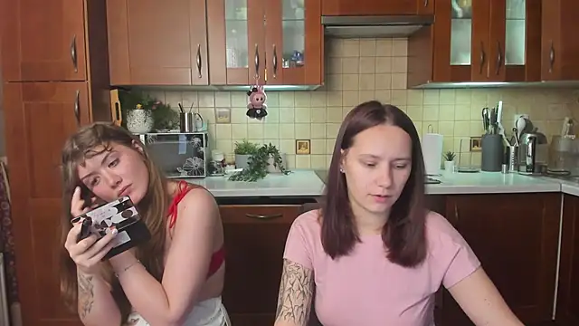 Snapshot of HotCaramellsTV chatting on 05-07-26, 11:24 HotCaramellsTV online show from 05-07-26, 11:24