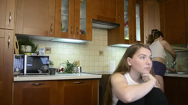 Snapshot of HotCaramellsTV chatting on 02-09-26, 11:08 HotCaramellsTV online show from 02-09-26, 11:08