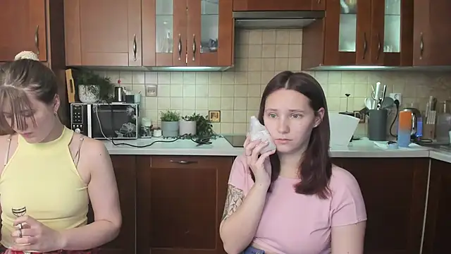 HotCaramellsTV online show from 06-19-26, 08:20