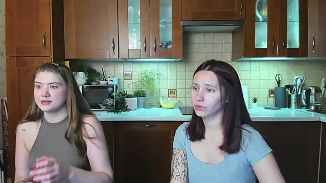Snapshot of HotCaramellsTV chatting on 04-26-26, 10:45 HotCaramellsTV online show from 04-26-26, 10:45