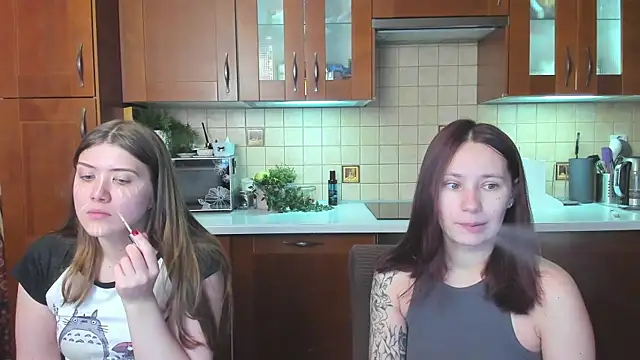 Snapshot of HotCaramellsTV chatting on 04-30-26, 11:17 HotCaramellsTV online show from 04-30-26, 11:17
