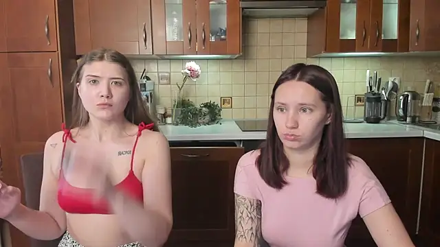 Snapshot of HotCaramellsTV chatting on 05-19-26, 11:39 HotCaramellsTV online show from 05-19-26, 11:39