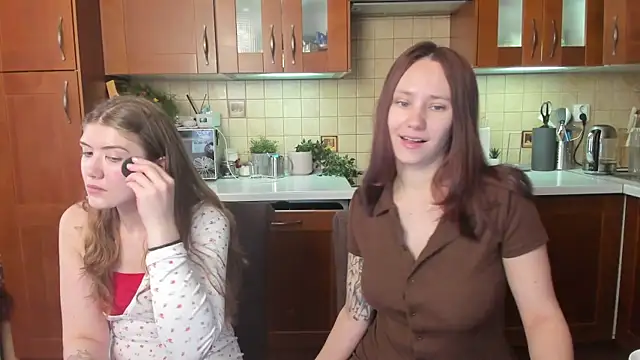 Snapshot of HotCaramellsTV chatting on 05-12-26, 11:38 HotCaramellsTV online show from 05-12-26, 11:38