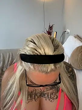 Snapshot of Nina_LiveXXX chatting on 01-07-26, 09:14 Nina LiveXXX online show from 01-07-26, 09:14