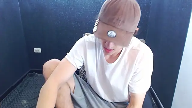 Kerverr  online show from 11-08-25, 03:48