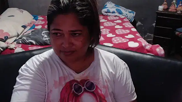 Snapshot of CANDYSWEET51 chatting on 06-09-26, 06:31 CANDYSWEET51 online show from 06-09-26, 06:31