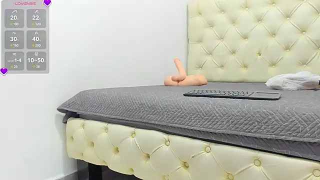 ElisabethMassey online show from 10-06-25, 01:12