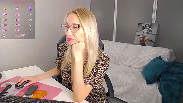 Snapshot of Sofia_Soul chatting on 09-24-25, 07:42 Sofia Soul online show from 09-24-25, 07:42