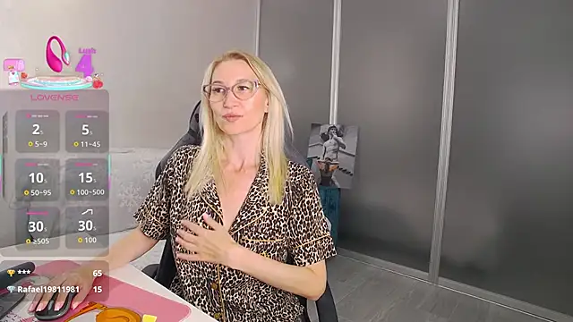 Snapshot of Sofia_Soul chatting on 09-08-25, 06:18 Sofia Soul online show from 09-08-25, 06:18