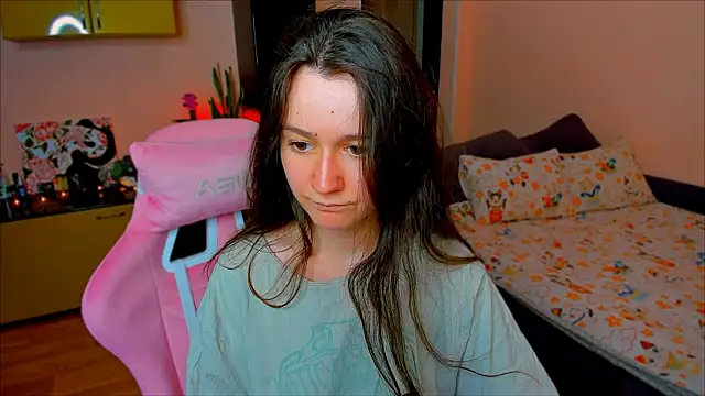 Snapshot of ameli_moon chatting on 06-20-26, 04:45 ameli moon online show from 06-20-26, 04:45