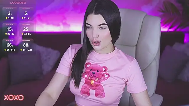 YourLolaBunny online show from 12-17-25, 08:03