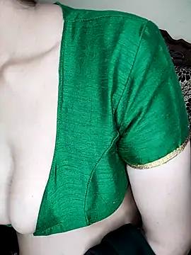 Snapshot of Fair-magic-woman chatting on 09-12-25, 07:02 Fair-magic-woman online show from 09-12-25, 07:02