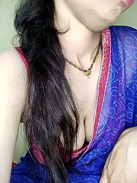 Snapshot of Fair-magic-woman chatting on 03-18-25, 07:01 Fair-magic-woman online show from 03-18-25, 07:01