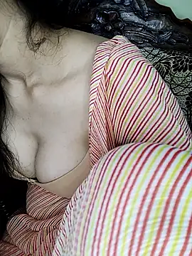 Snapshot of Fair-magic-woman chatting on 09-13-25, 06:41 Fair-magic-woman online show from 09-13-25, 06:41