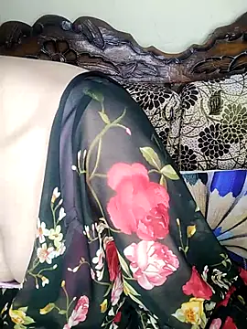 Snapshot of Fair-magic-woman chatting on 09-24-25, 05:52 Fair-magic-woman online show from 09-24-25, 05:52