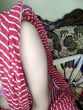 Snapshot of Fair-magic-woman chatting on 10-03-25, 09:16 Fair-magic-woman online show from 10-03-25, 09:16